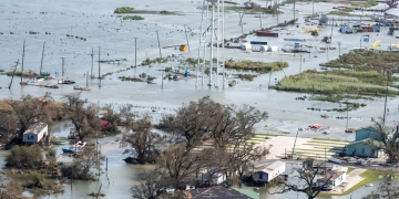 Hurricane Laura leaves 400,000 people without power in the USA