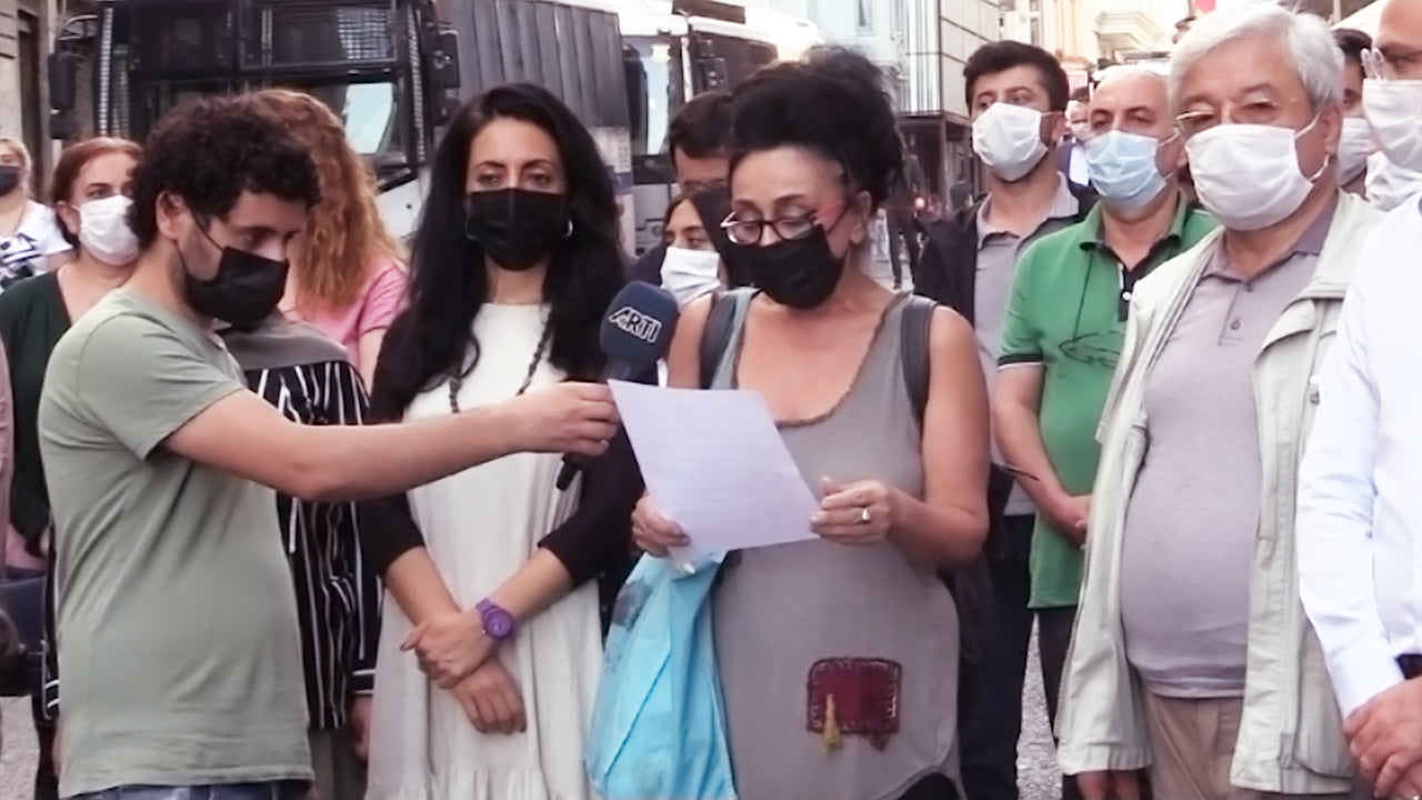 “We call out to power: stop this policy of repression immediately”