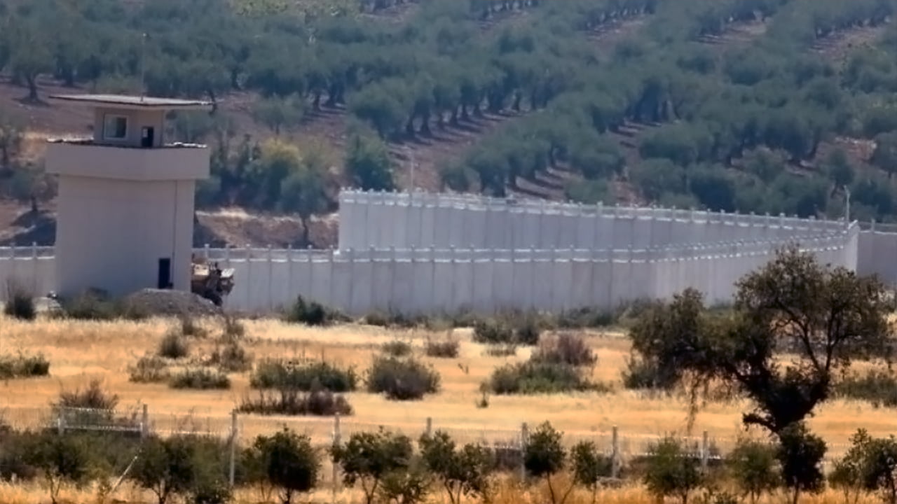 Four refugees killed in mineblast along the Syria-Turkey border