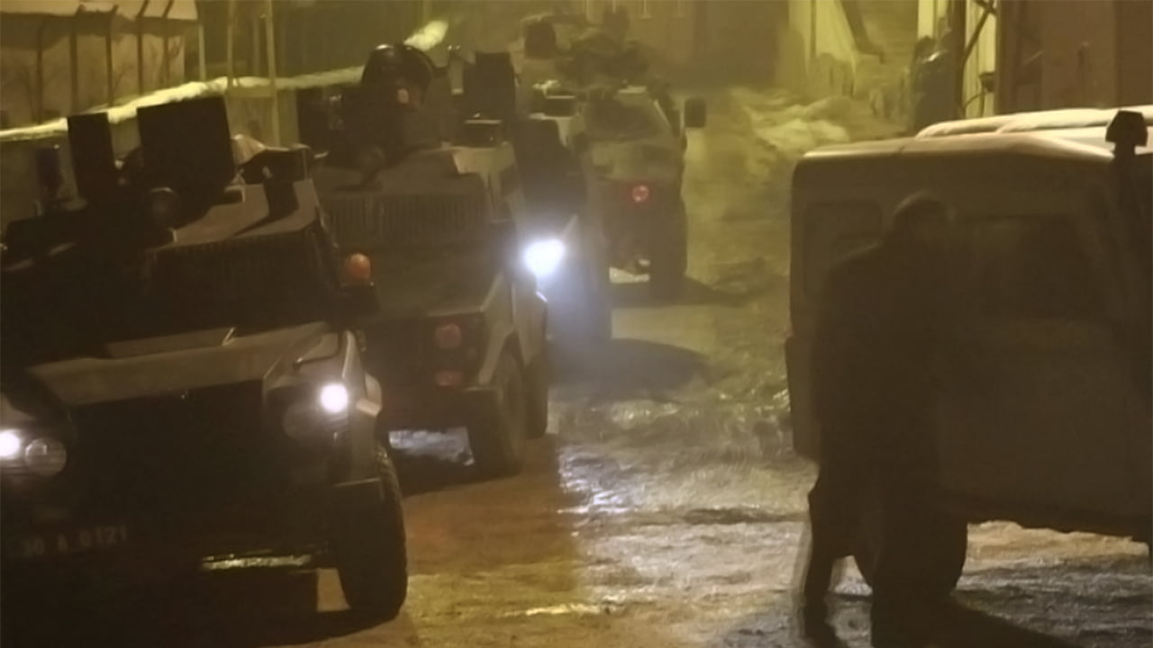 Twenty two people detained in raids in Hakkari (Colemerg)