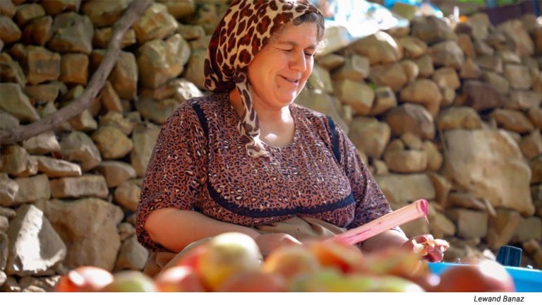 Making Pomegranate Sauce in Hawraman