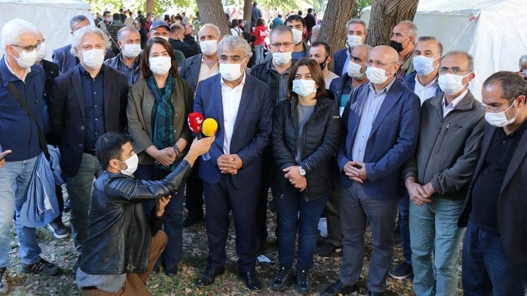 HDP co-chair Sancar visits İzmir