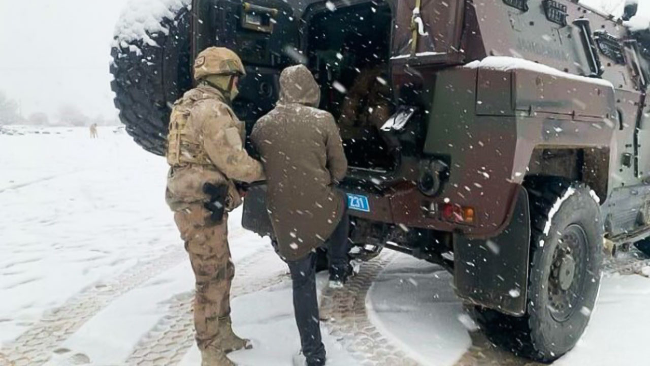 Soldiers detain 35 in Lice