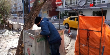 Kurdish waste paper collectors face financial hardship in Ankara