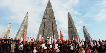 Thousands on the streets for celebrations of 6th anniversary of liberation of Kobane
