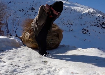 The harsh winter working conditions of villagers from Yeşiltaş in Hakkari, Turkey