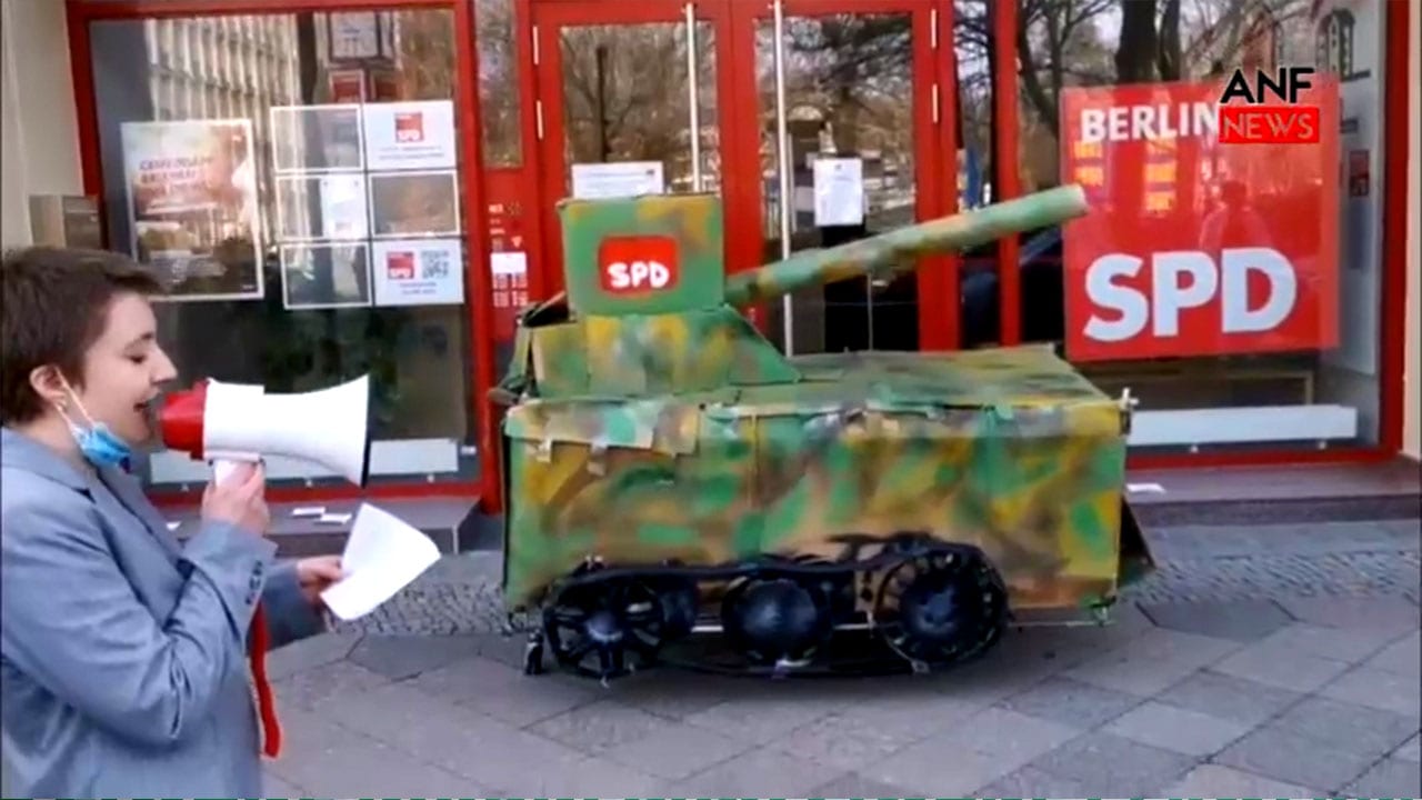 Protest action in Germany against the SPD and companies that sell weapons to Turkey