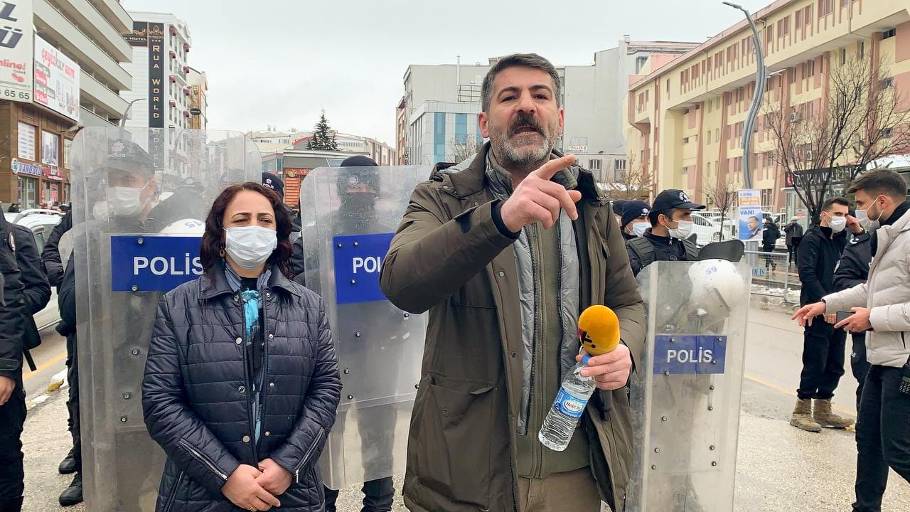 Police block HDP deputies in Van, Turkey