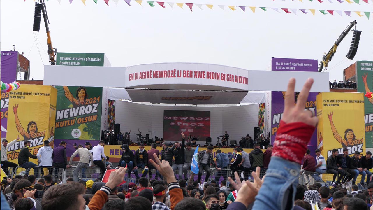 People of Diyarbakır begin march to Newroz Park