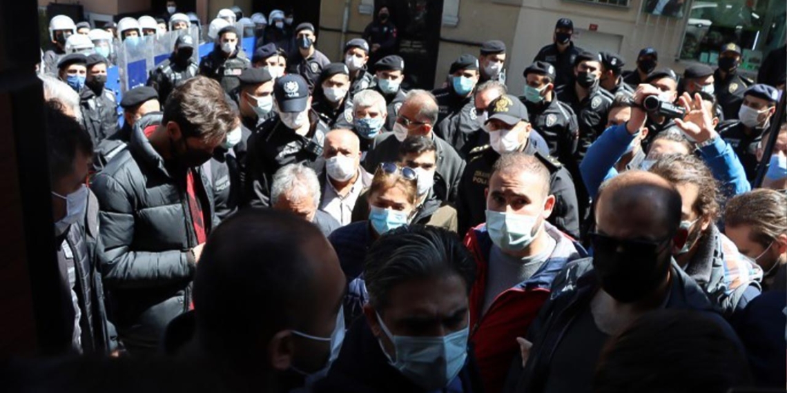 Police attack ‘Kobani case’ HDP protesters in Istanbul and detain journalists and protesters
