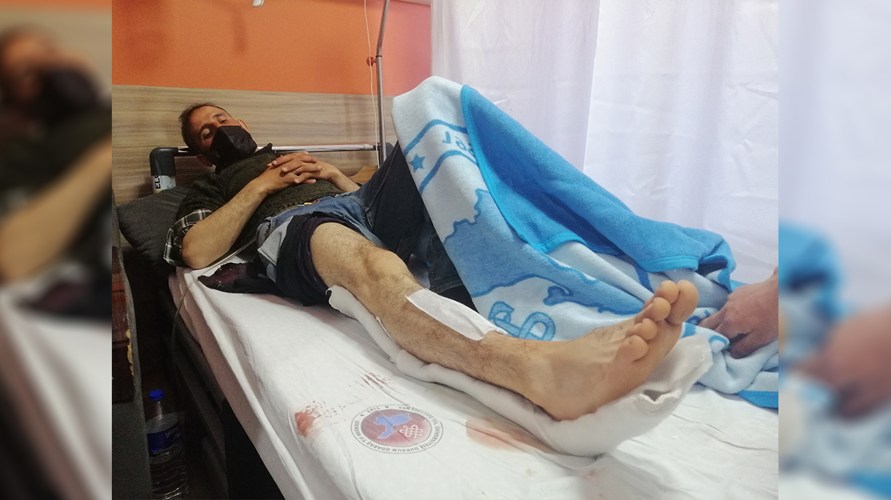 Turkish soldiers shoot a civilian in Van