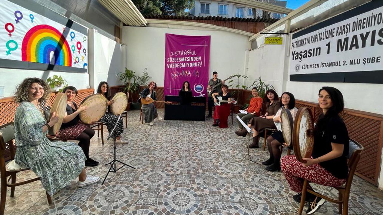 Women from Turkey sing 1 May anthem in 4 languages