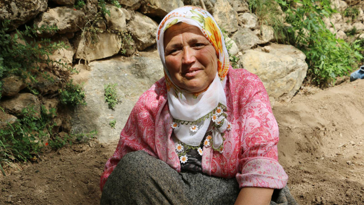 Turkey: College educated Kurdish youth ends up working as farmer