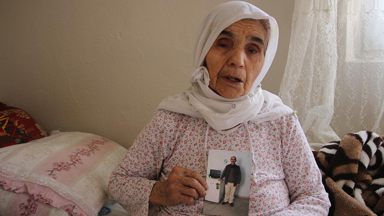 80-year-old woman has not seen her son for 10 years