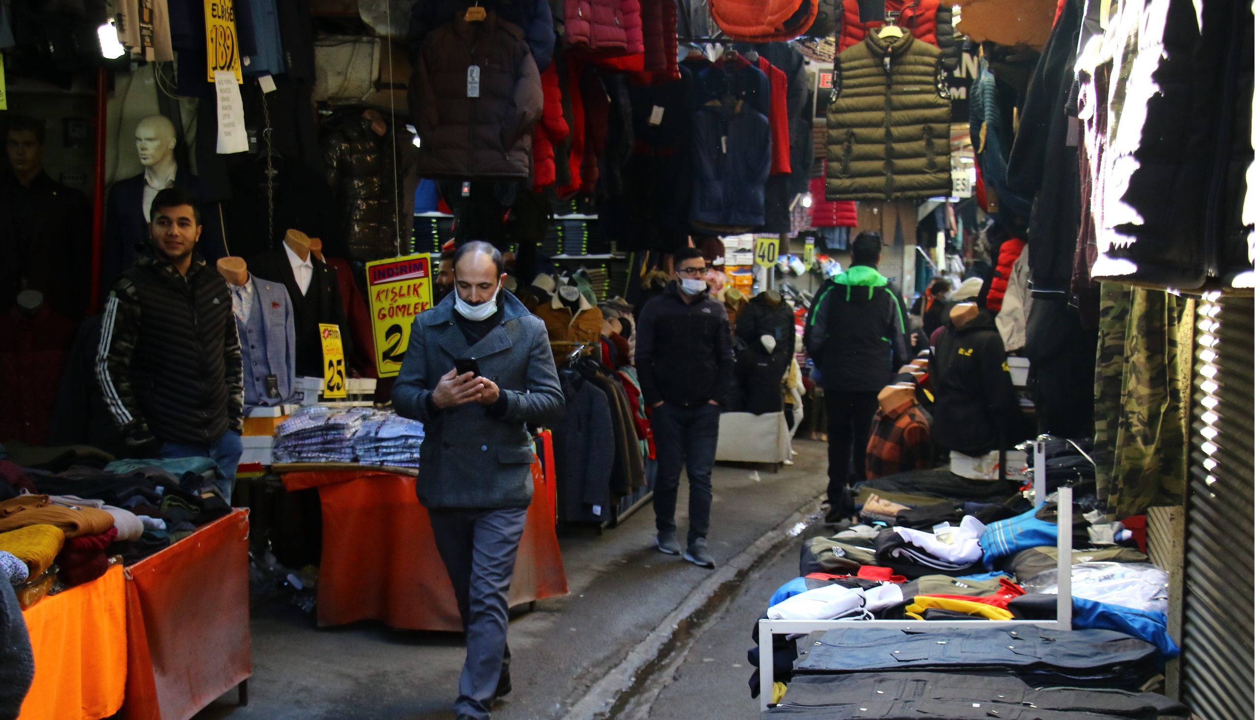 Unemployment in Turkey: Government says 4 million, unions say 10 million