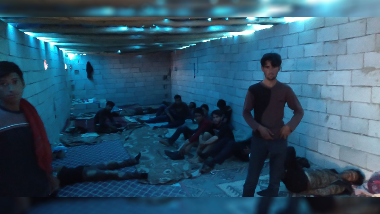 Turkey: Refugees kept in barns starved of food and water for days on end