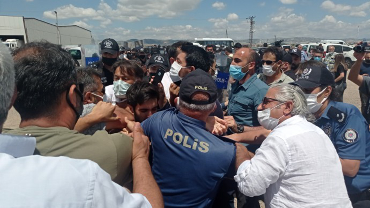 Turkey: Police attack the justice vigil of the jailed politican Ömer Faruk Gergerlioğlu