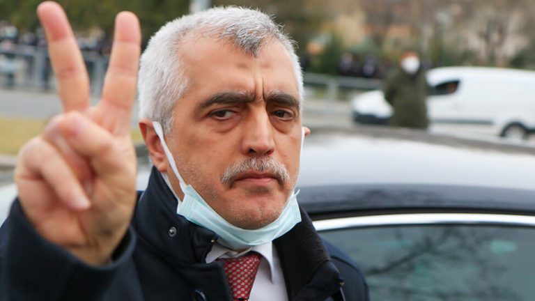 Gergerlioğlu back in parliament after 4 months enforced absence