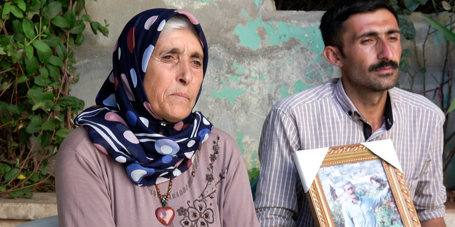 Relatives of killed fighters in Afrin react against the desecration of graveyard
