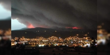 Turkey: People rush for evacuation as wildfire reaches thermal power plant