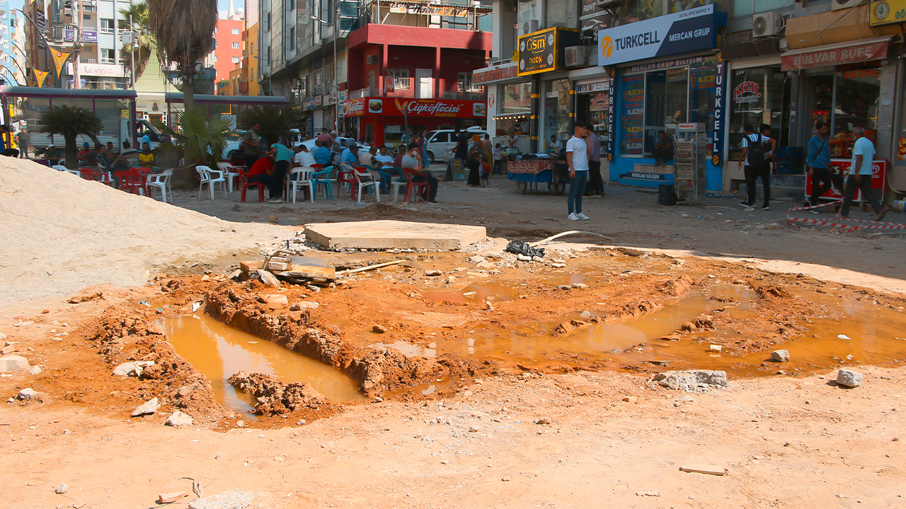 Shopkeepers worn down by three solid months of roadworks in Mardin