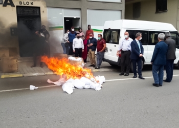 Turkey: Mayor vows to struggle to the last drop of his blood as ‘illegal hats’ are confiscated and burnt
