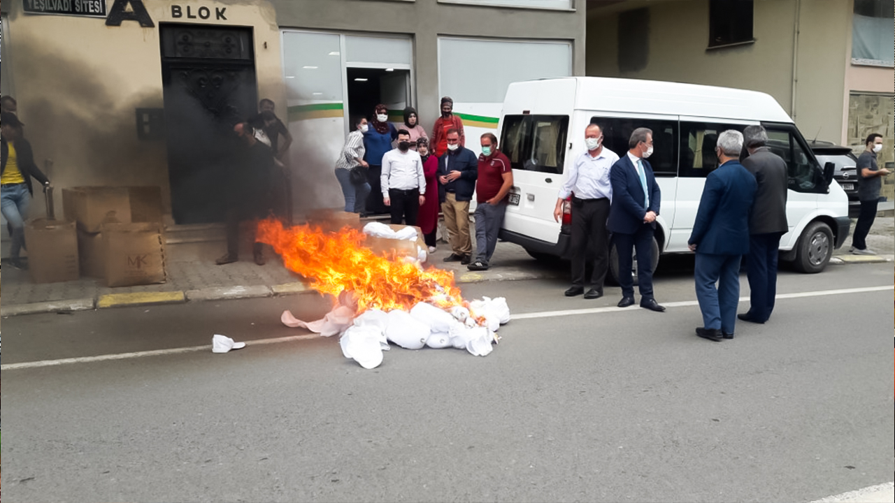 Turkey: Mayor vows to struggle to the last drop of his blood as ‘illegal hats’ are confiscated and burnt
