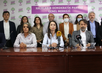Turkey: Two individuals claiming to be police officers attempt to force their way into MP’s home