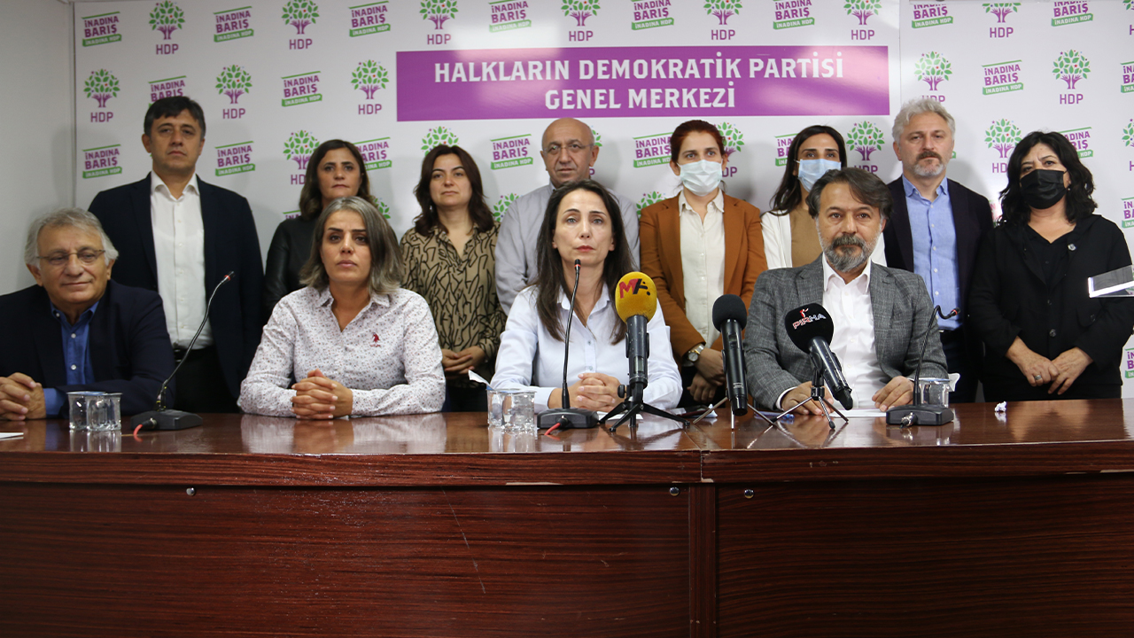 Turkey: Two individuals claiming to be police officers attempt to force their way into MP’s home