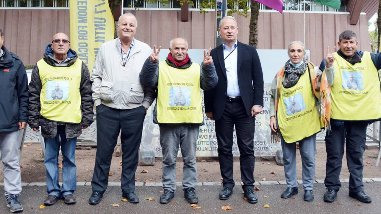 MEPs visiting the ‘freedom vigil’ in Strasbourg call for the freedom of Abdullah Öcalan