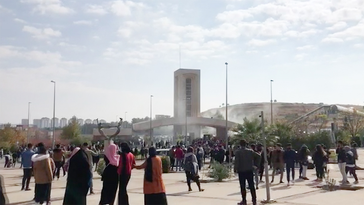 Iraqi Kurdistan: Police attack protesting students with teargas and electric batons