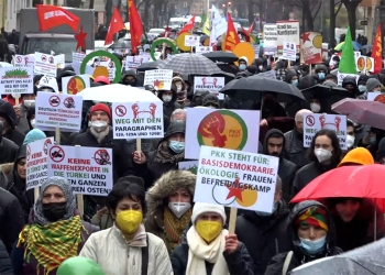 Thousands take to the streets in Berlin against the PKK ban