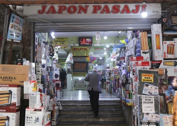 Turkey: Shop shelves empty in Urfa as Turkish lira continues to plummet