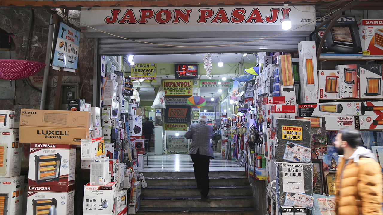 Turkey: Shop shelves empty in Urfa as Turkish lira continues to plummet