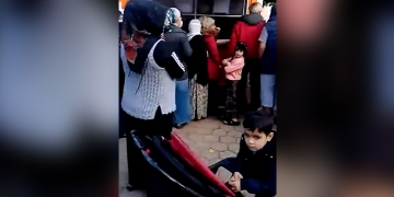 Turkey’s economic crisis sees long bread queues forming in Adana