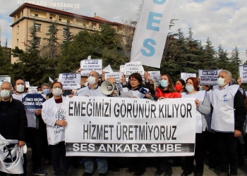 Wages devalued in Turkey due to currency crisis and inflation