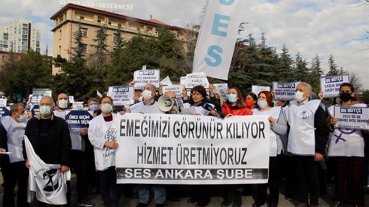 Wages devalued in Turkey due to currency crisis and inflation