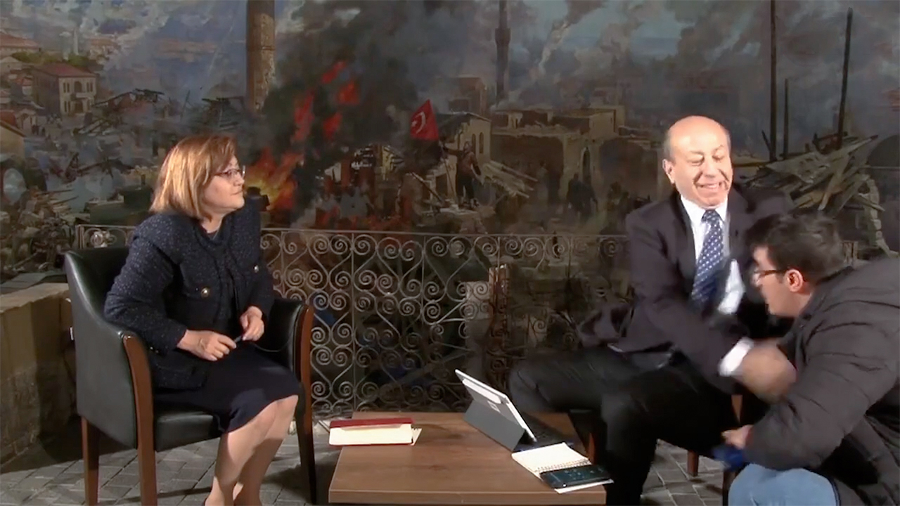 Turkey: Video reveals senior journalist slapping reporter who’s trying to help