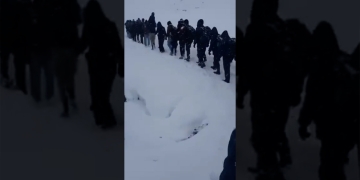 Hundreds of refugees from Afghanistan recorded walking in snowstorm at Turkey-Iran border