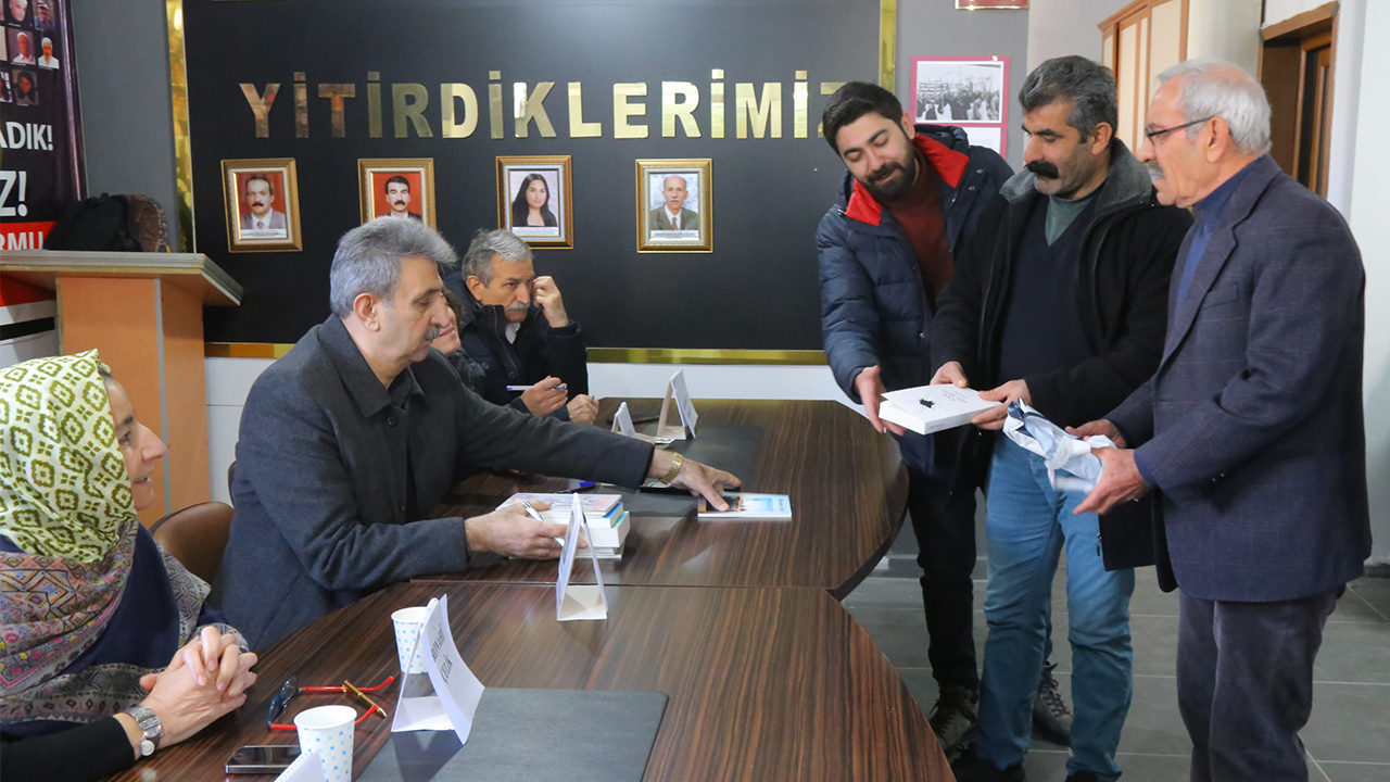 Turkey: Books by Kurdish political prisoners presented at book-signing