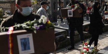 Remains of Franco era victims given to families after 82 years