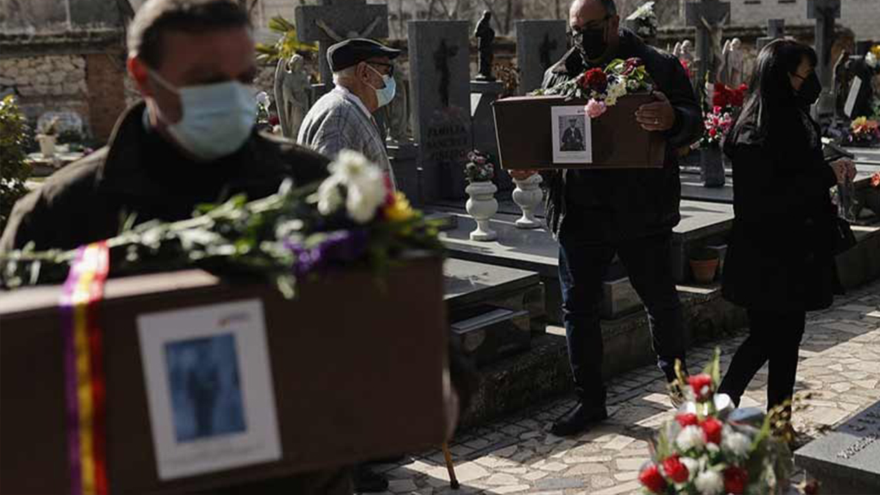 Remains of Franco era victims given to families after 82 years