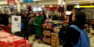 Warehouse workers sacked for demanding pay rises in Turkey resist, call for boycott