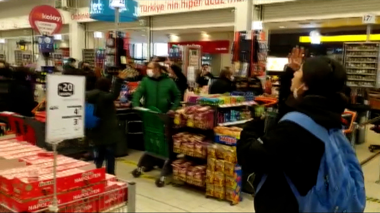 Warehouse workers sacked for demanding pay rises in Turkey resist, call for boycott
