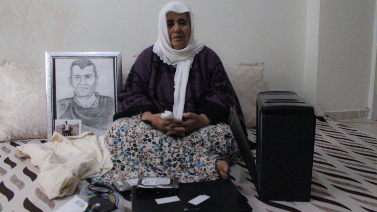 Mother of Mehmet Tunç receives son’s burnt possessions six years after his killing… a knife twisted in the wound