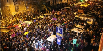 Istanbul, 8 March: Women’s groups grapple with police barricades for hours, finally converge in the evening
