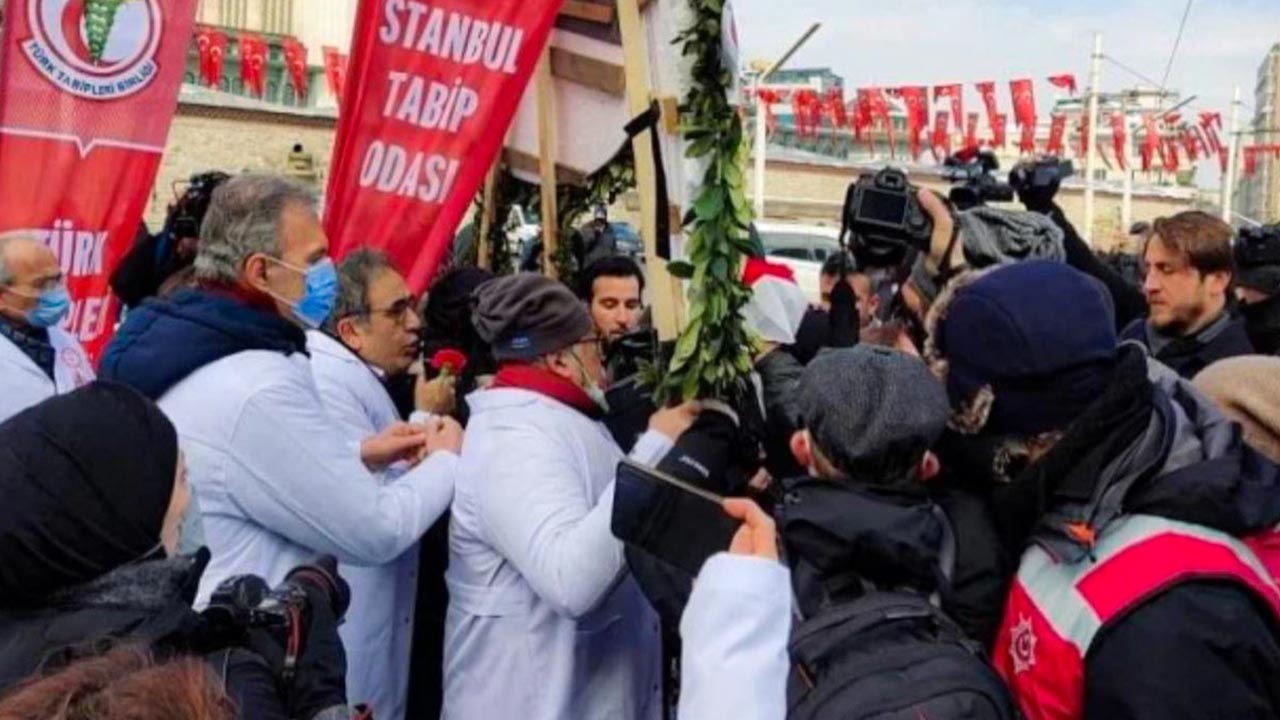 Health professionals strike in Turkey
