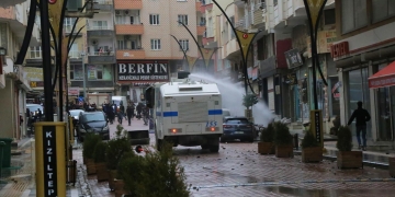 Turkey: Police attack crowd after Newroz demonstration