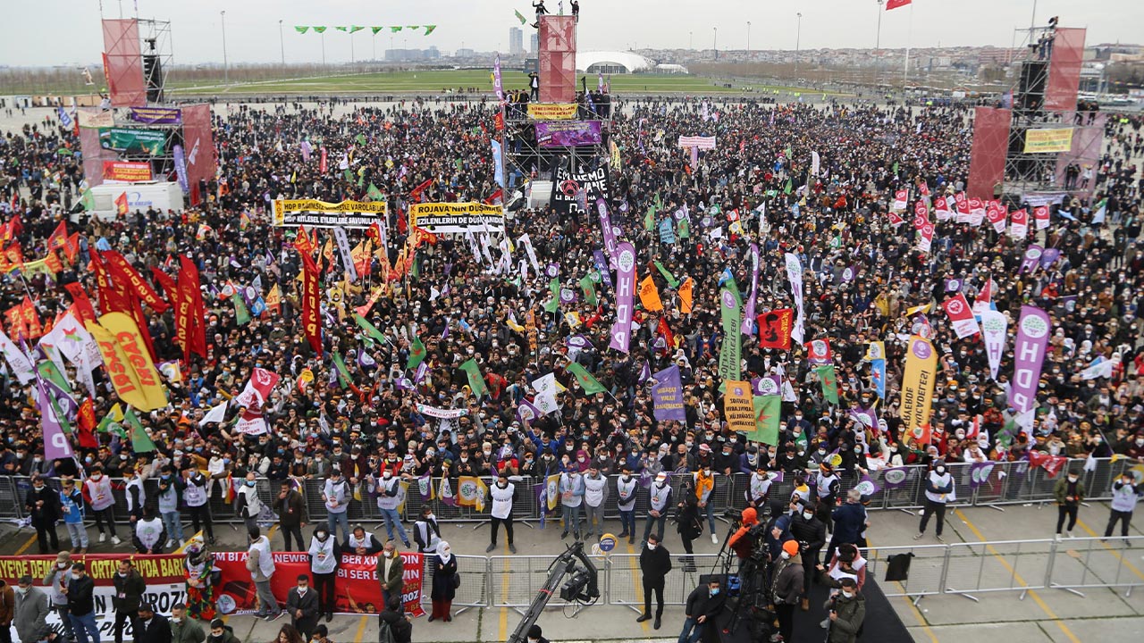 Newroz 2022: Peace Mothers light the fire in Istanbul