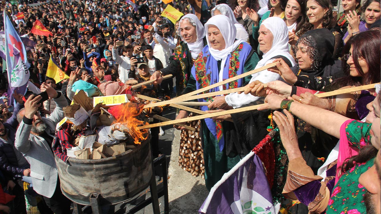 Fire of Newroz set all across Turkey